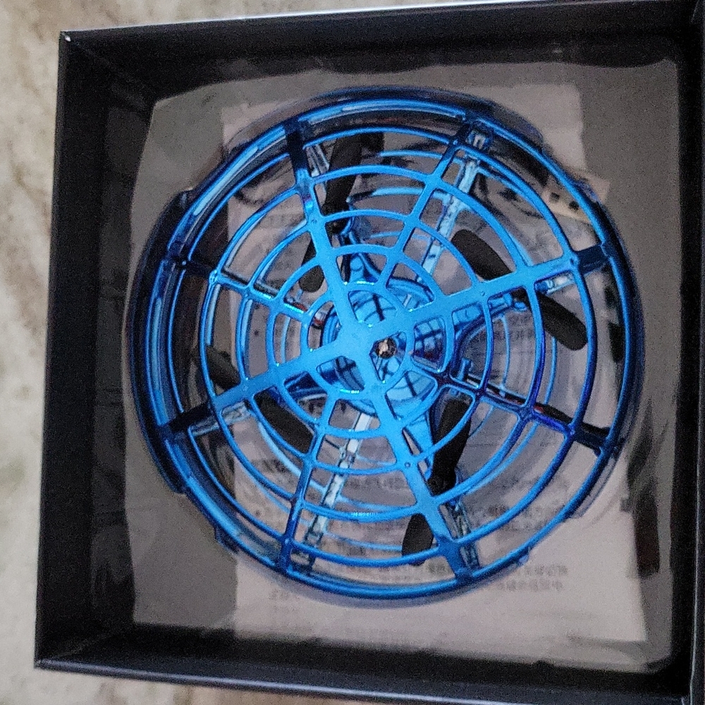 Alien Hovercraft - Picture 2 of 4
